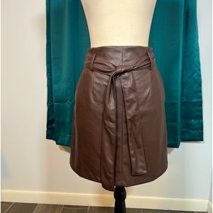 Women’s NWT Banana Republic brown faux Leather Skirt with belt